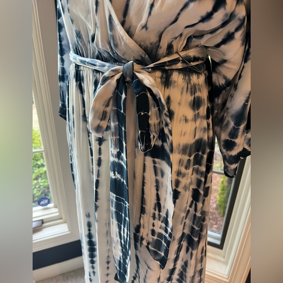 Aakaa Blue and White Tie-Dye Maxi Dress - Picture 3 of 10